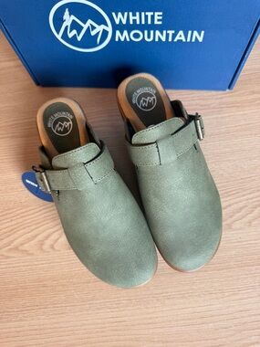 White Mountain Viewed Clogs Olive Green Wide 7.5W New in Box